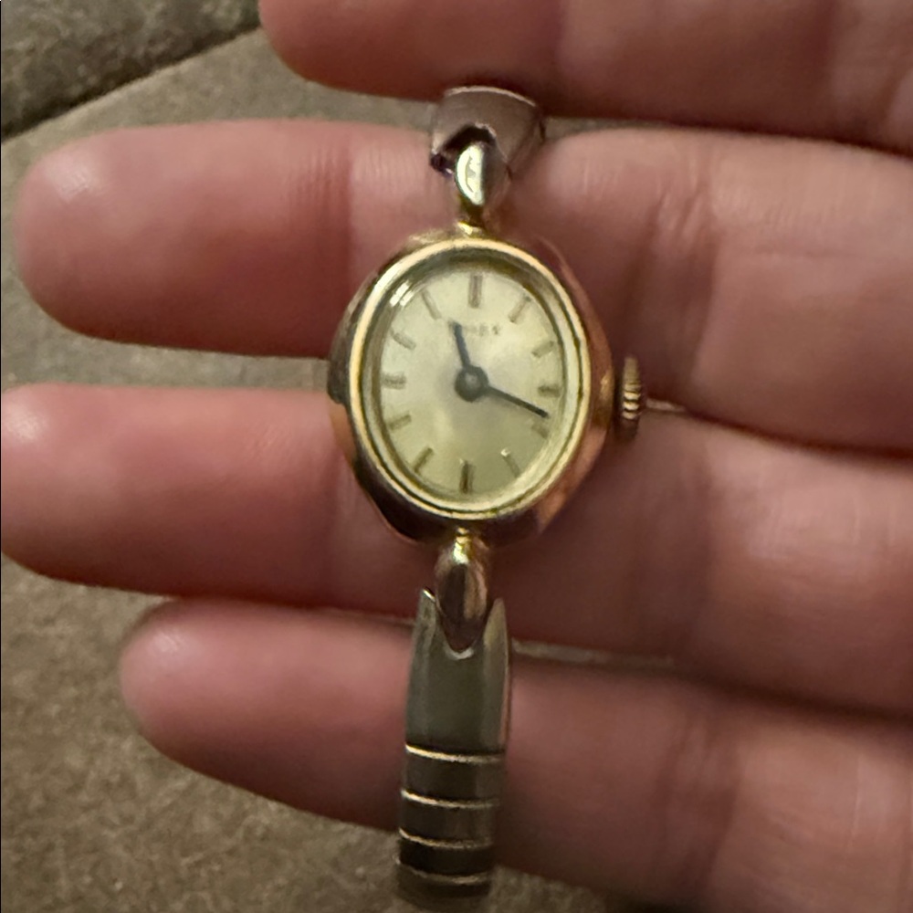 Vintage Gold-Tone Women's Bracelet Watch with Cream Dial